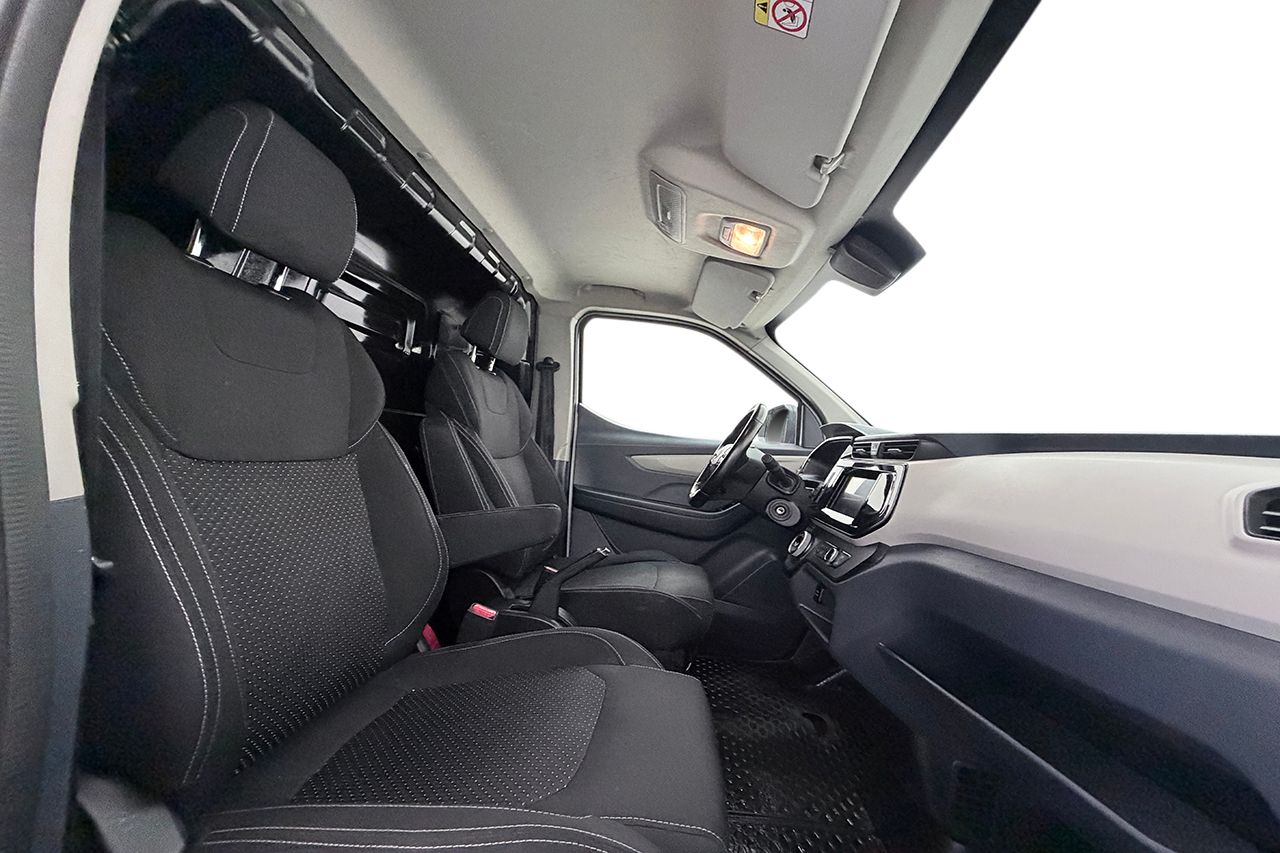 Maxus e-Deliver 3 52.5 kWh L1H1 CCS CarPlay P-Sensorer Backkamera Moms/Leasing 122hk – bild 14 av 25