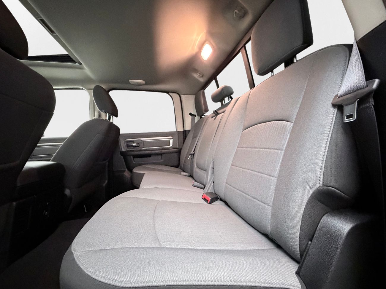 Dodge RAM 1500 Classic Crew Cab 5.7 V8 HEMI 4x4 Dragkrok Navigation Backkamera ALPINE Moms/Leasing 395hk – bild 14 av 30