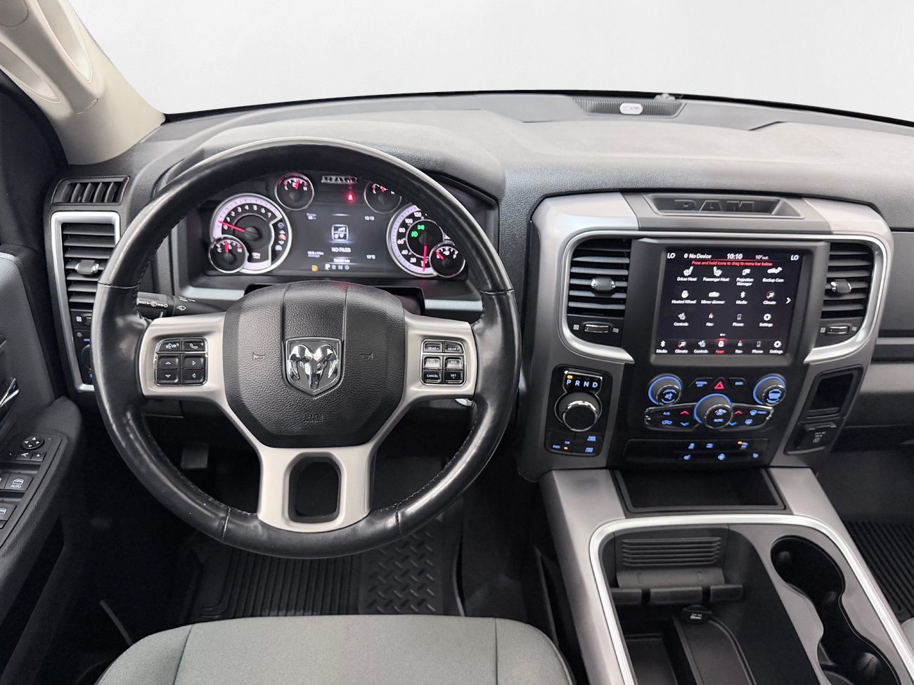 Dodge RAM 1500 Classic Crew Cab 5.7 V8 HEMI 4x4 Dragkrok Navigation Backkamera ALPINE Moms/Leasing 395hk – bild 17 av 30