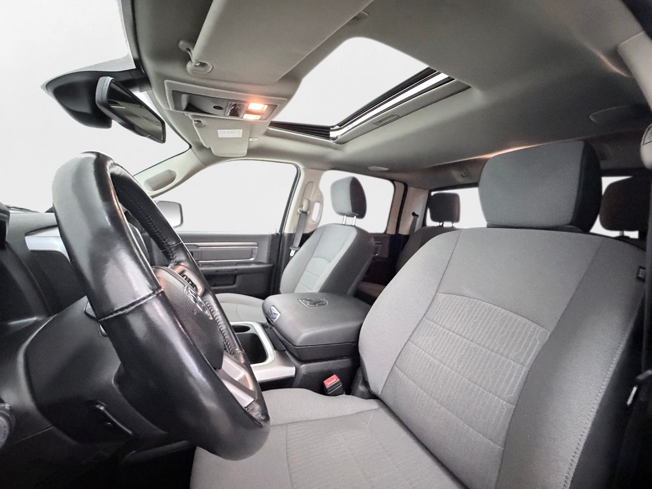 Dodge RAM 1500 Classic Crew Cab 5.7 V8 HEMI 4x4 Dragkrok Navigation Backkamera ALPINE Moms/Leasing 395hk – bild 12 av 30