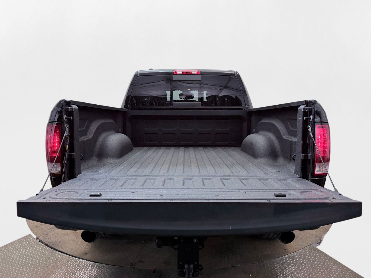 Dodge RAM 1500 Classic Crew Cab 5.7 V8 HEMI 4x4 Dragkrok Navigation Backkamera ALPINE Moms/Leasing 395hk – bild 7 av 30