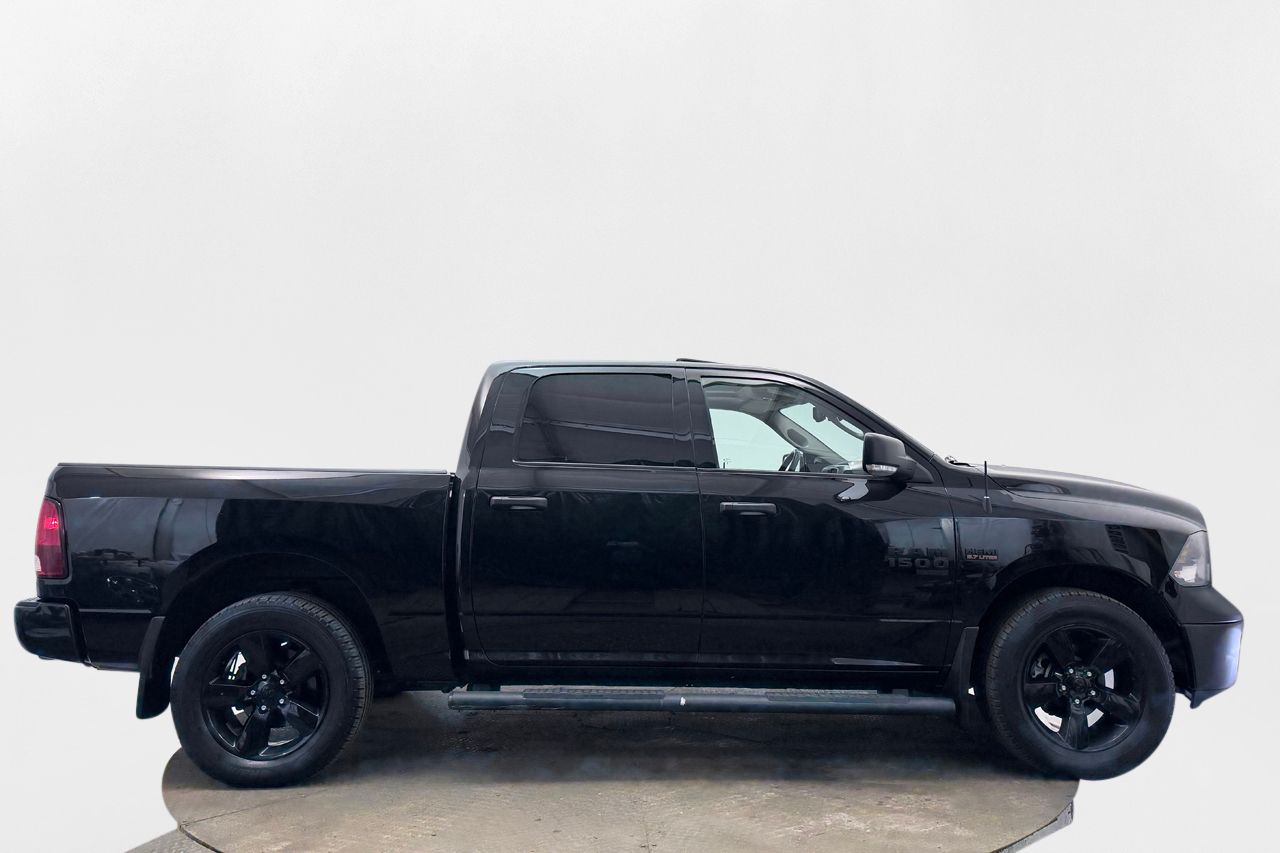 Dodge RAM 1500 Classic Crew Cab 5.7 V8 HEMI 4x4 Dragkrok Navigation Backkamera ALPINE Moms/Leasing 395hk – bild 4 av 30