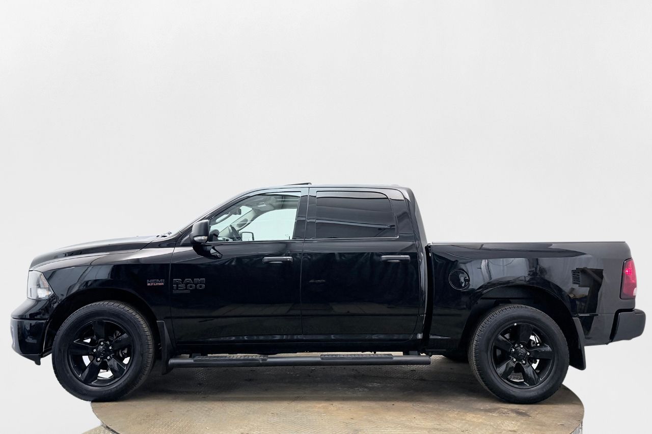 Dodge RAM 1500 Classic Crew Cab 5.7 V8 HEMI 4x4 Dragkrok Navigation Backkamera ALPINE Moms/Leasing 395hk – bild 9 av 30