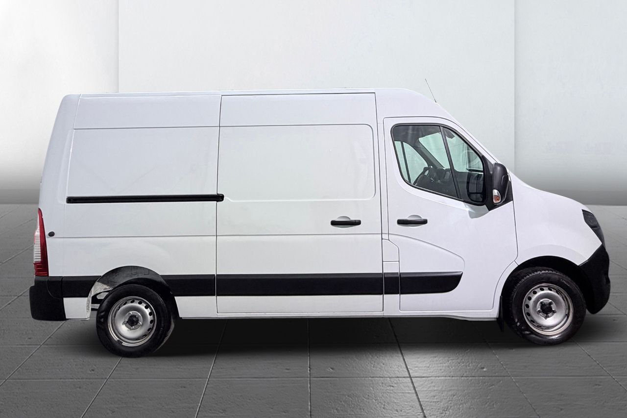 Nissan Interstar Skåpbil 3.5t 2.3 dCi L2H2 3-sits Dragkrok Värmare Backkamera P-Sensorer Blåtand Moms/Leasing 150hk – bild 4 av 20