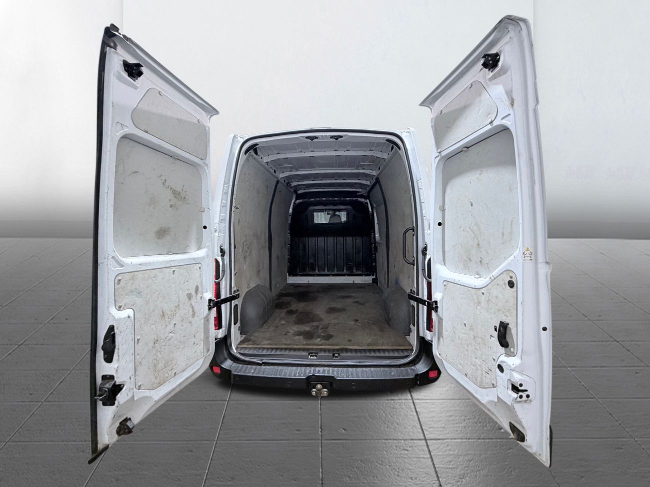 Nissan Interstar Skåpbil 3.5t 2.3 dCi L2H2 3-sits Dragkrok Värmare Backkamera P-Sensorer Blåtand Moms/Leasing 150hk – bild 7 av 20