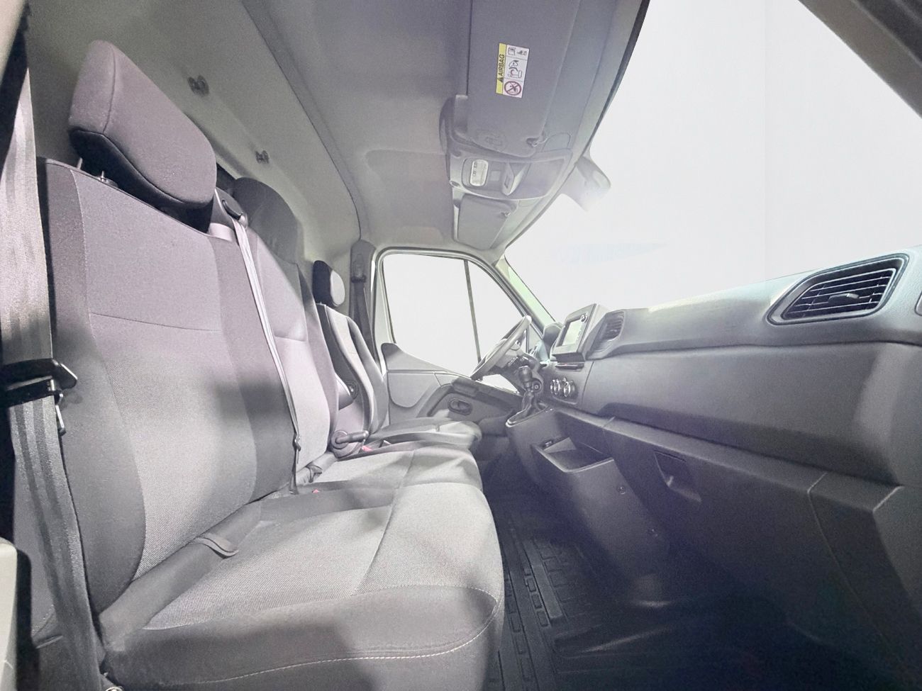 Nissan Interstar Skåpbil 3.5t 2.3 dCi L2H2 3-sits Dragkrok Värmare Backkamera P-Sensorer Blåtand Moms/Leasing 150hk – bild 13 av 20
