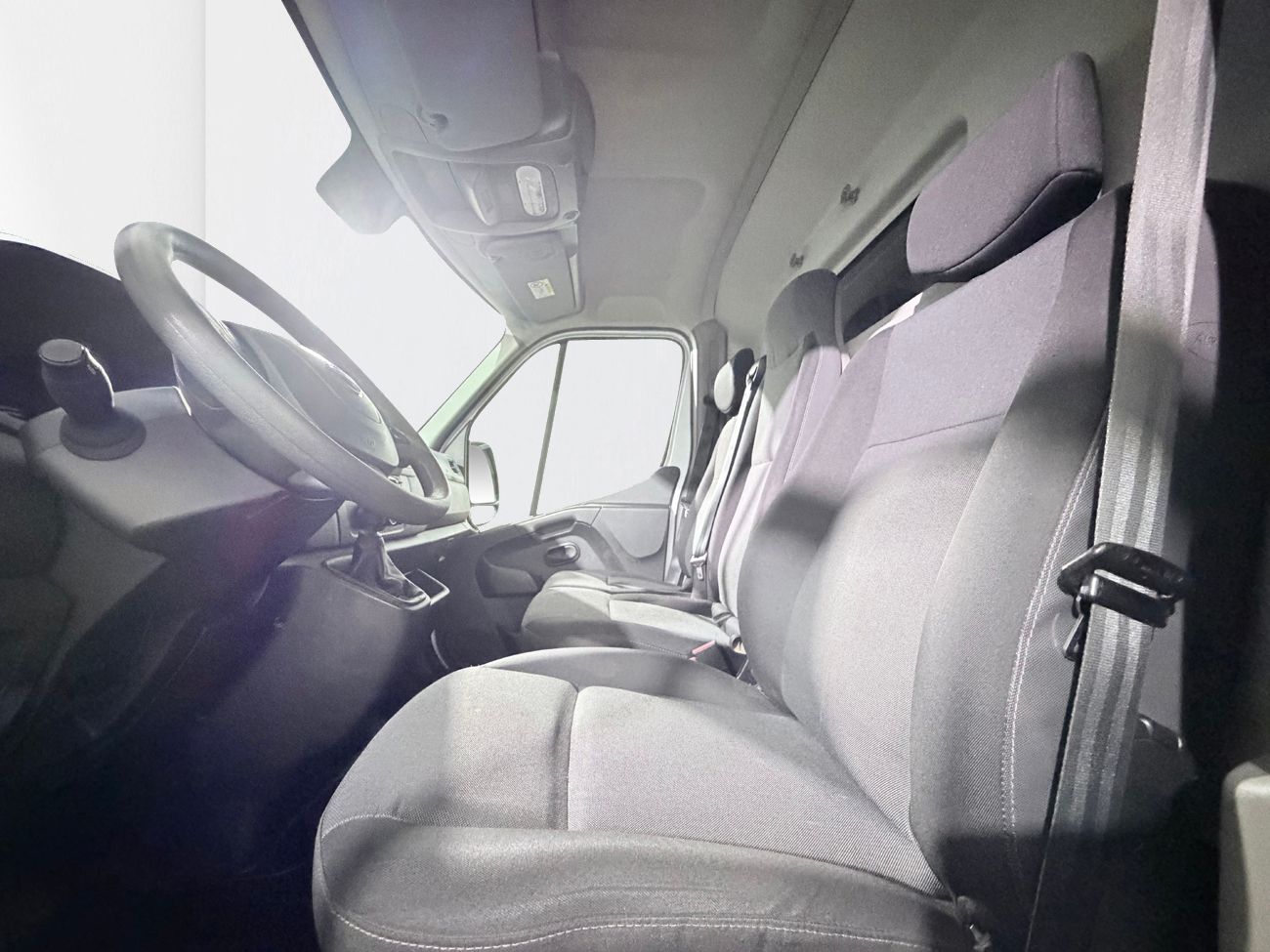 Nissan Interstar Skåpbil 3.5t 2.3 dCi L2H2 3-sits Dragkrok Värmare Backkamera P-Sensorer Blåtand Moms/Leasing 150hk – bild 12 av 20