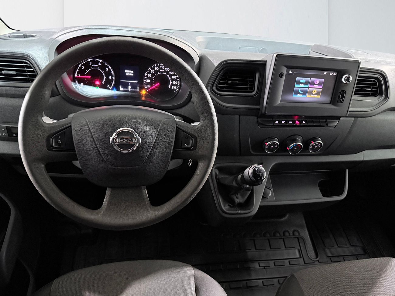 Nissan Interstar Skåpbil 3.5t 2.3 dCi L2H2 3-sits Dragkrok Värmare Backkamera P-Sensorer Blåtand Moms/Leasing 150hk – bild 14 av 20