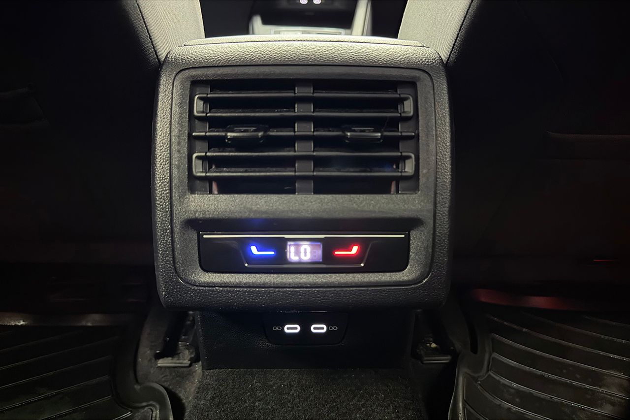 Volkswagen Golf Sportscombi 1.5 eTSI Automat Dragkrok Värmare Backkamera P-Sensorer Moms/Leasing 150hk – bild 14 av 35