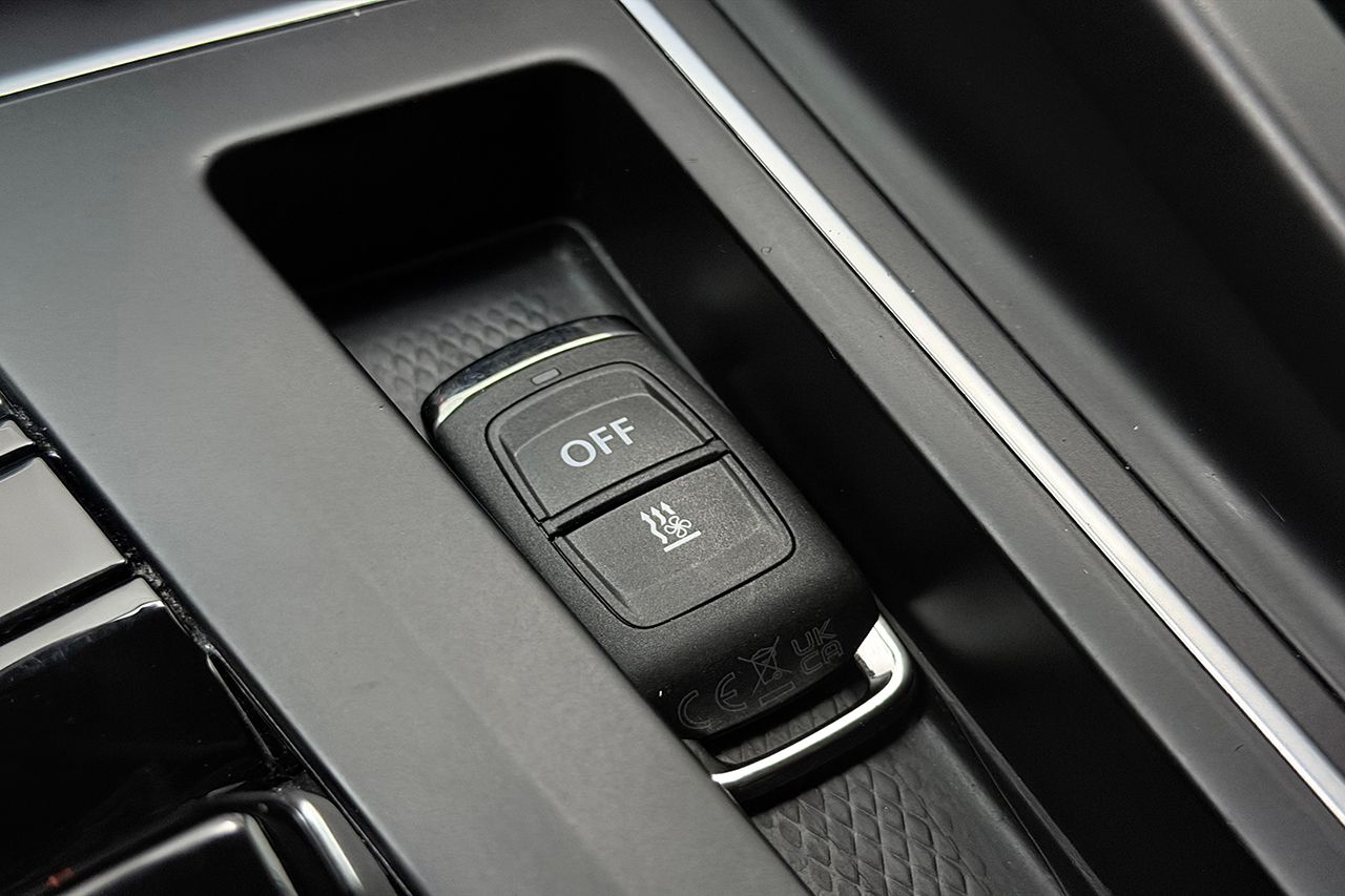 Volkswagen Golf Sportscombi 1.5 eTSI Automat Dragkrok Värmare Backkamera P-Sensorer Moms/Leasing 150hk – bild 31 av 35