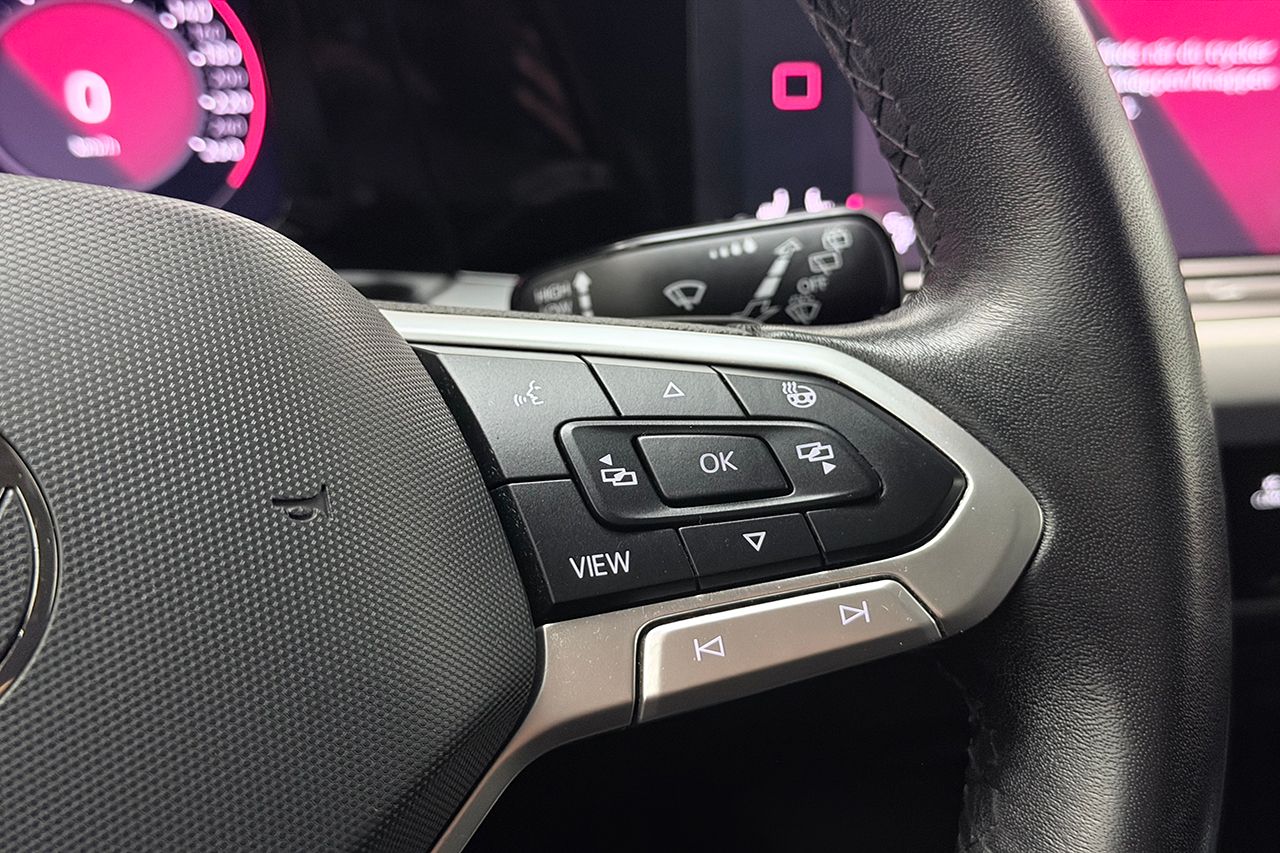 Volkswagen Golf Sportscombi 1.5 eTSI Automat Dragkrok Värmare Backkamera P-Sensorer Moms/Leasing 150hk – bild 18 av 35