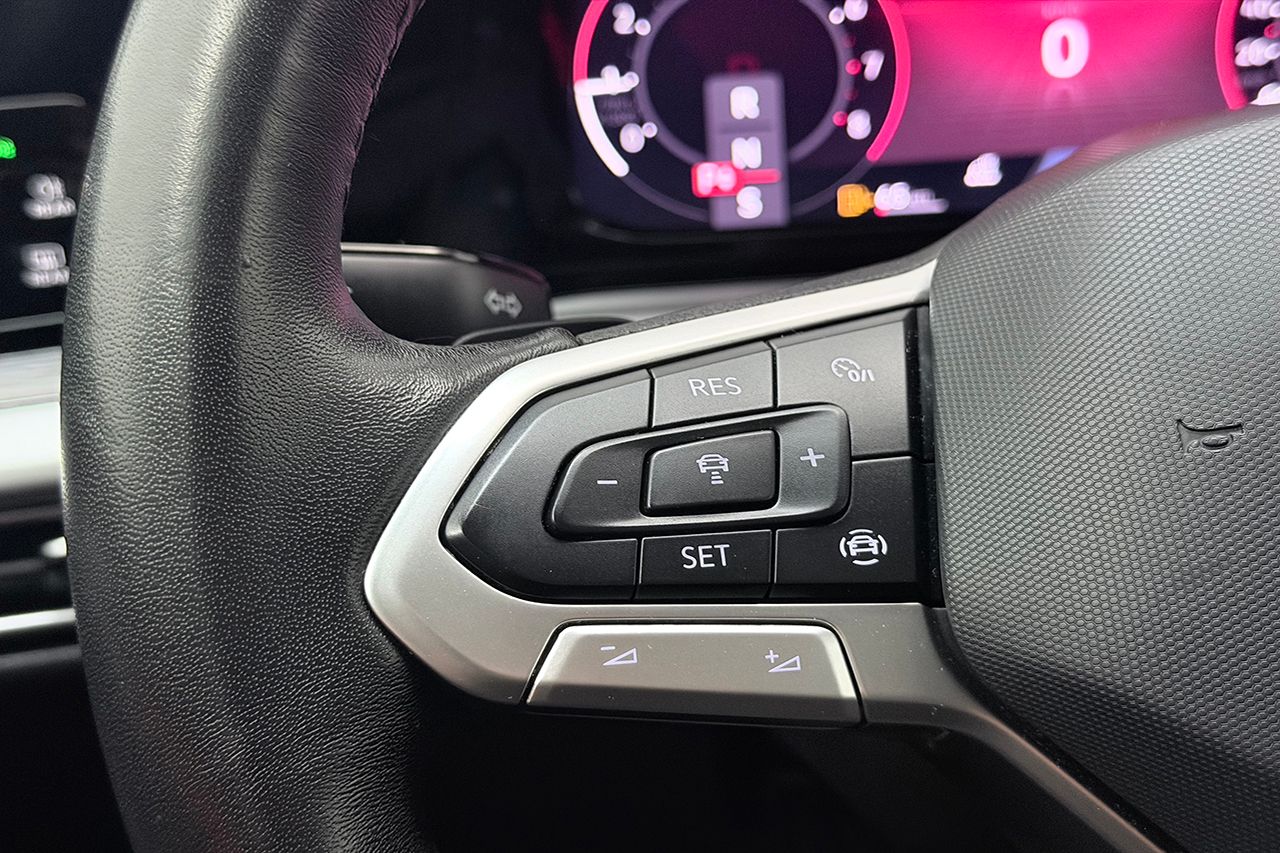 Volkswagen Golf Sportscombi 1.5 eTSI Automat Dragkrok Värmare Backkamera P-Sensorer Moms/Leasing 150hk – bild 17 av 35