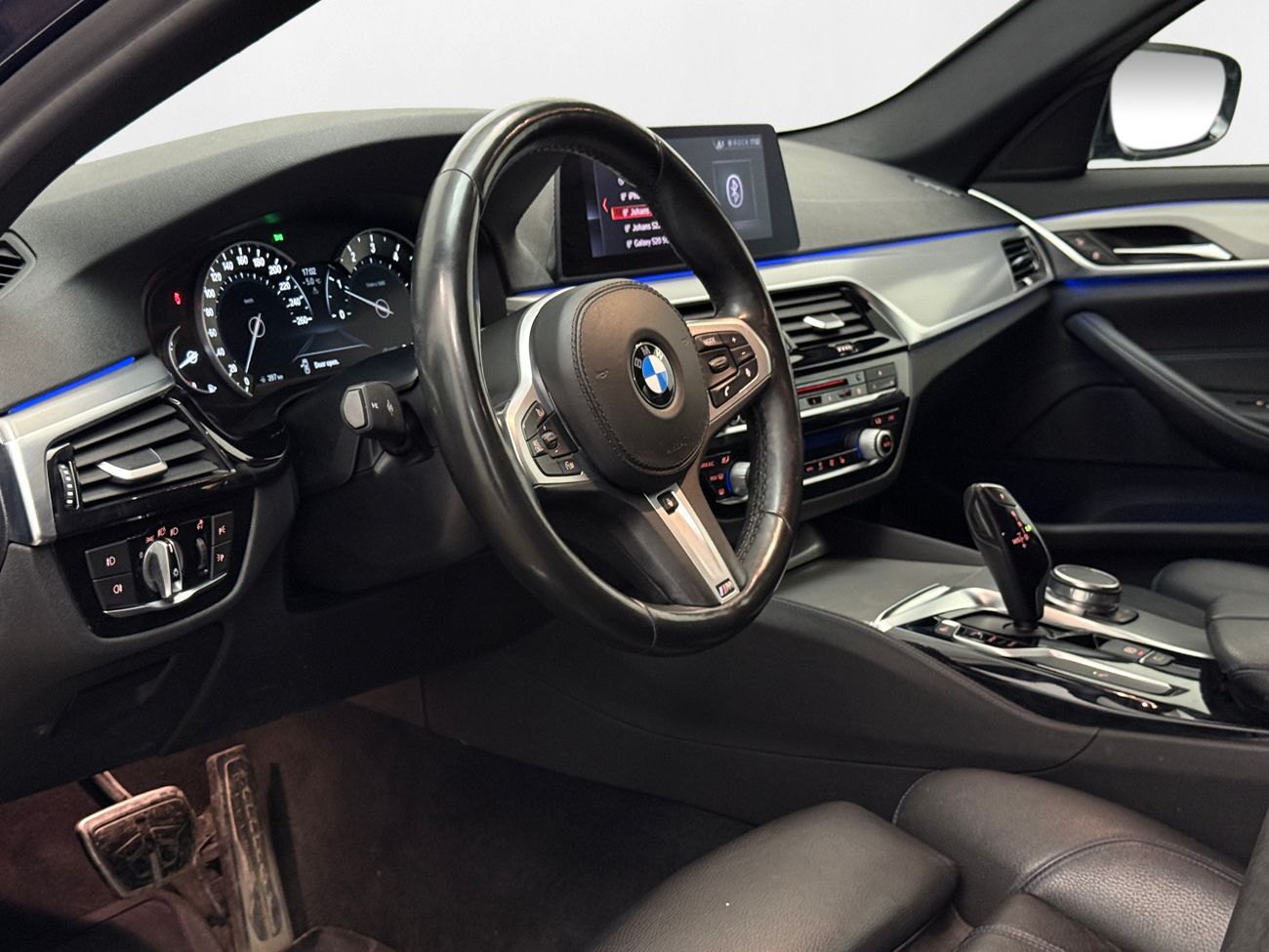 BMW 530i xDrive Touring M Sport Dragkrok Dakota Läder Navigation Backkamera Värmare 252hk – bild 11 av 32
