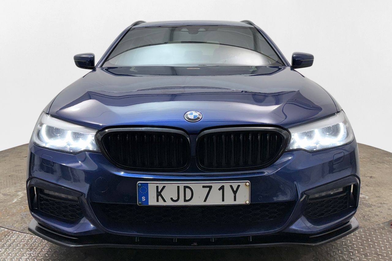 BMW 530i xDrive Touring M Sport Dragkrok Dakota Läder Navigation Backkamera Värmare 252hk – bild 2 av 32