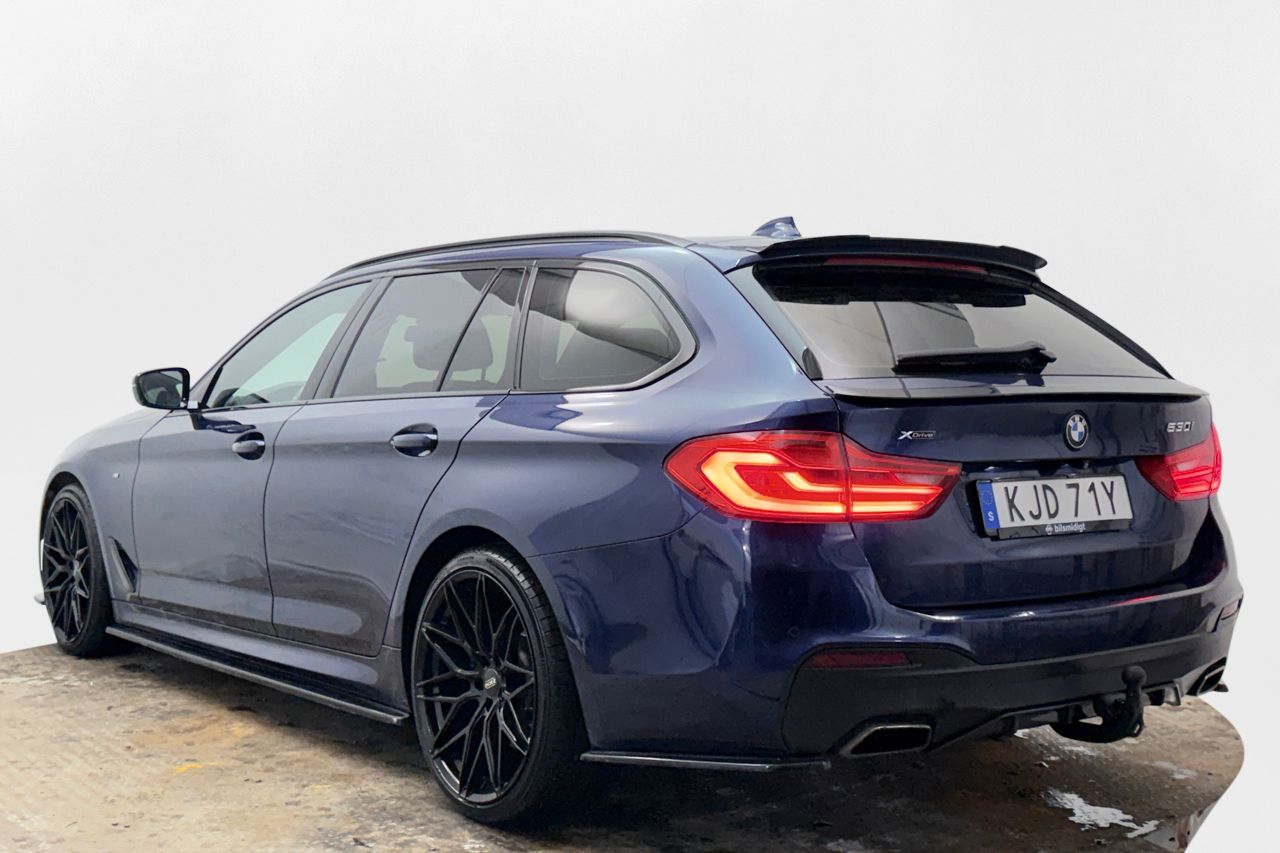 BMW 530i xDrive Touring M Sport Dragkrok Dakota Läder Navigation Backkamera Värmare 252hk – bild 8 av 32
