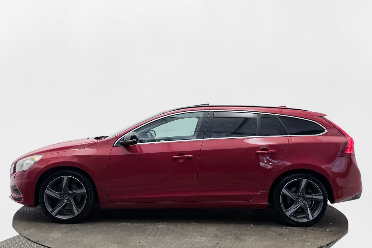 Volvo V60 D4 AWD Automat R-Design Dragkrok Läder Taklucka Keyless Värmare 163hk – bild 8 av 27