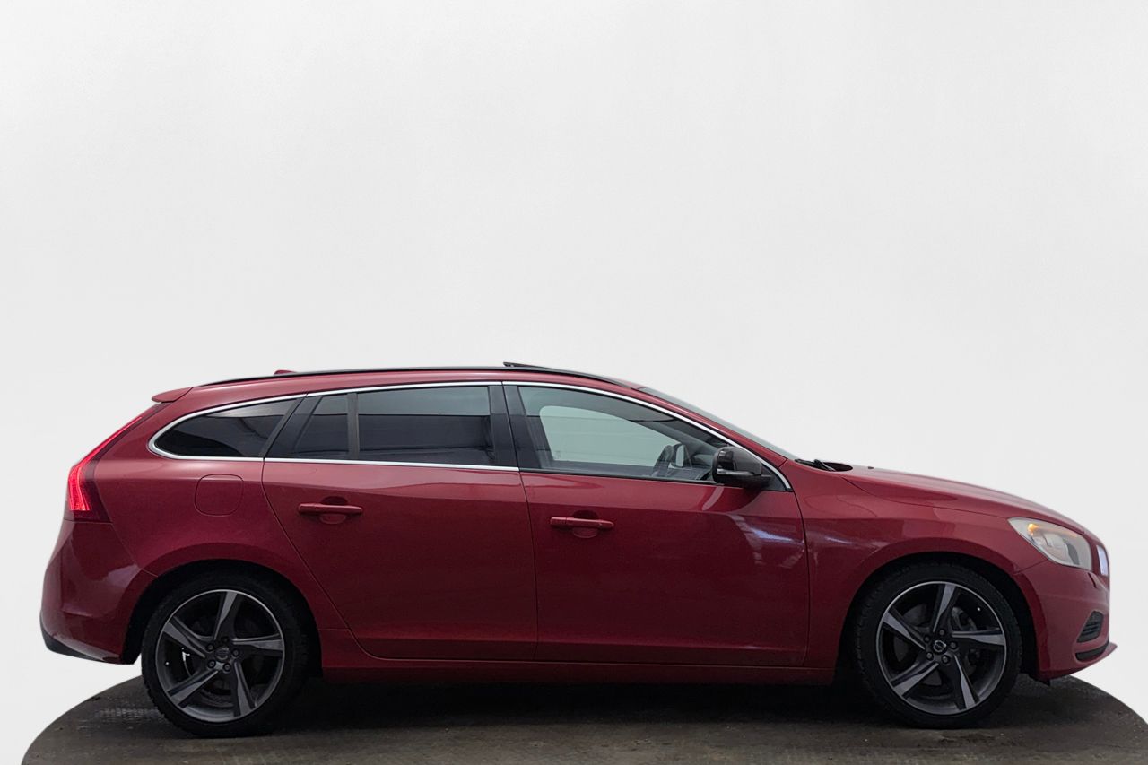 Volvo V60 D4 AWD Automat R-Design Dragkrok Läder Taklucka Keyless Värmare 163hk – bild 3 av 27