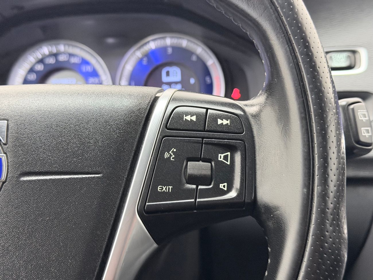 Volvo V60 D4 AWD Automat R-Design Dragkrok Läder Taklucka Keyless Värmare 163hk – bild 19 av 27