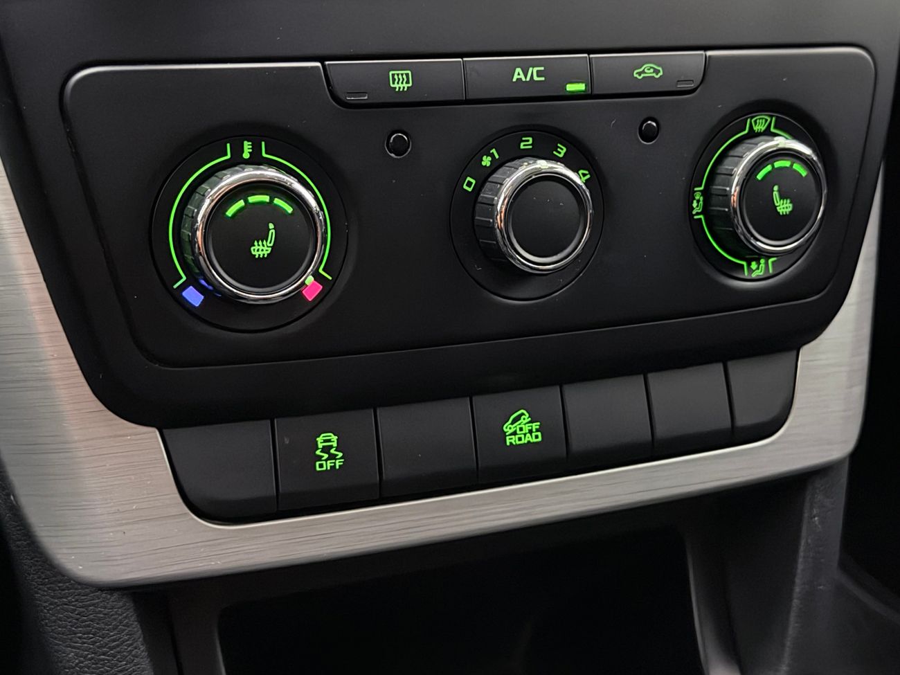 Škoda Yeti Outdoor 2.0 TDI 4x4 Dragkrok P-Sensorer Motor- och Kupévärmaruttag 110hk – bild 21 av 26