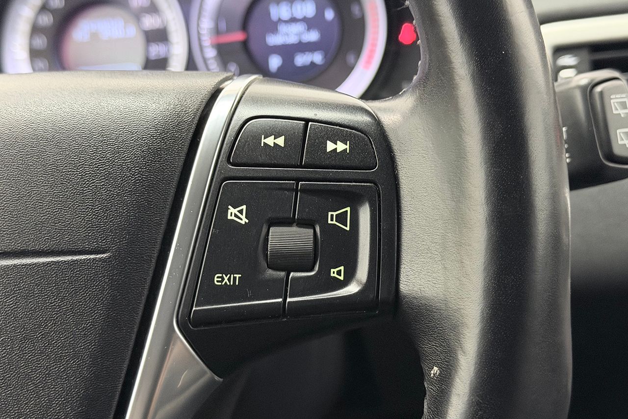 Volvo V70 D4 AWD Momentum Automat Dragkrok Läder Värmare P-Sensorer 163hk – bild 13 av 21