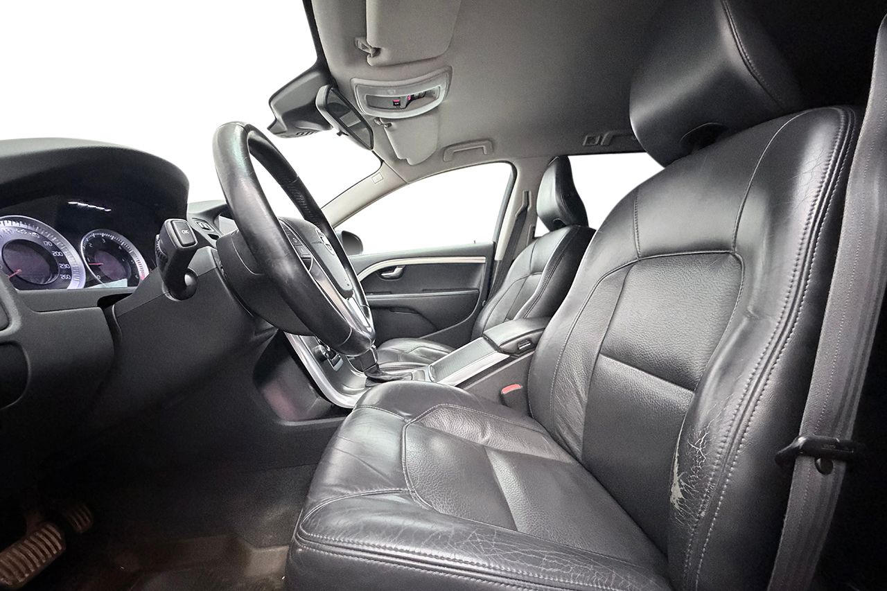 Volvo V70 D4 AWD Momentum Automat Dragkrok Läder Värmare P-Sensorer 163hk – bild 9 av 21