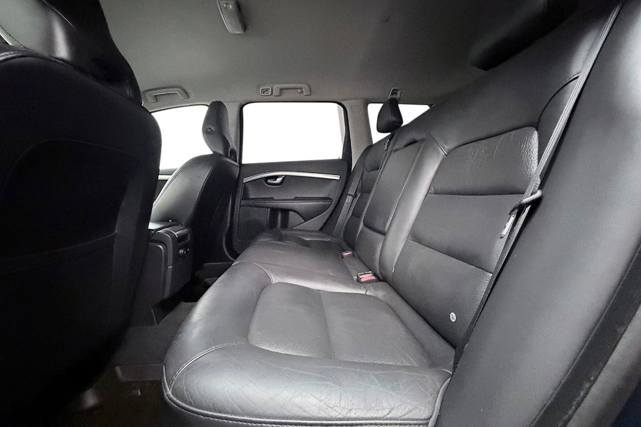 Volvo V70 D4 AWD Momentum Automat Dragkrok Läder Värmare P-Sensorer 163hk – bild 11 av 21