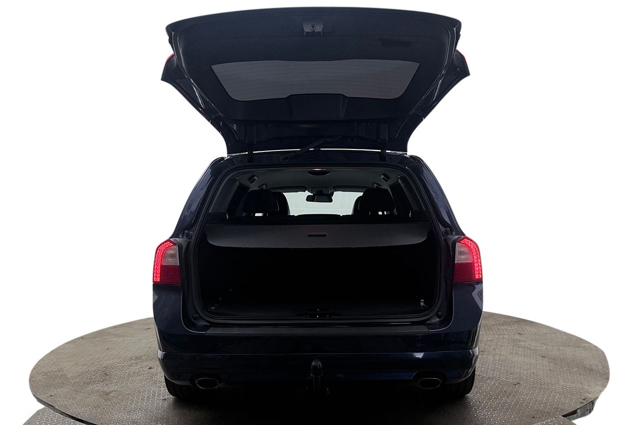 Volvo V70 D4 AWD Momentum Automat Dragkrok Läder Värmare P-Sensorer 163hk – bild 5 av 21