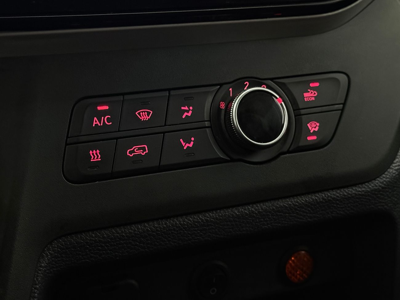 Maxus e-Deliver 3 52.5 kWh L1H1 CCS Backkamera CarPlay Blåtand Moms/Leasing 122hk – bild 20 av 23