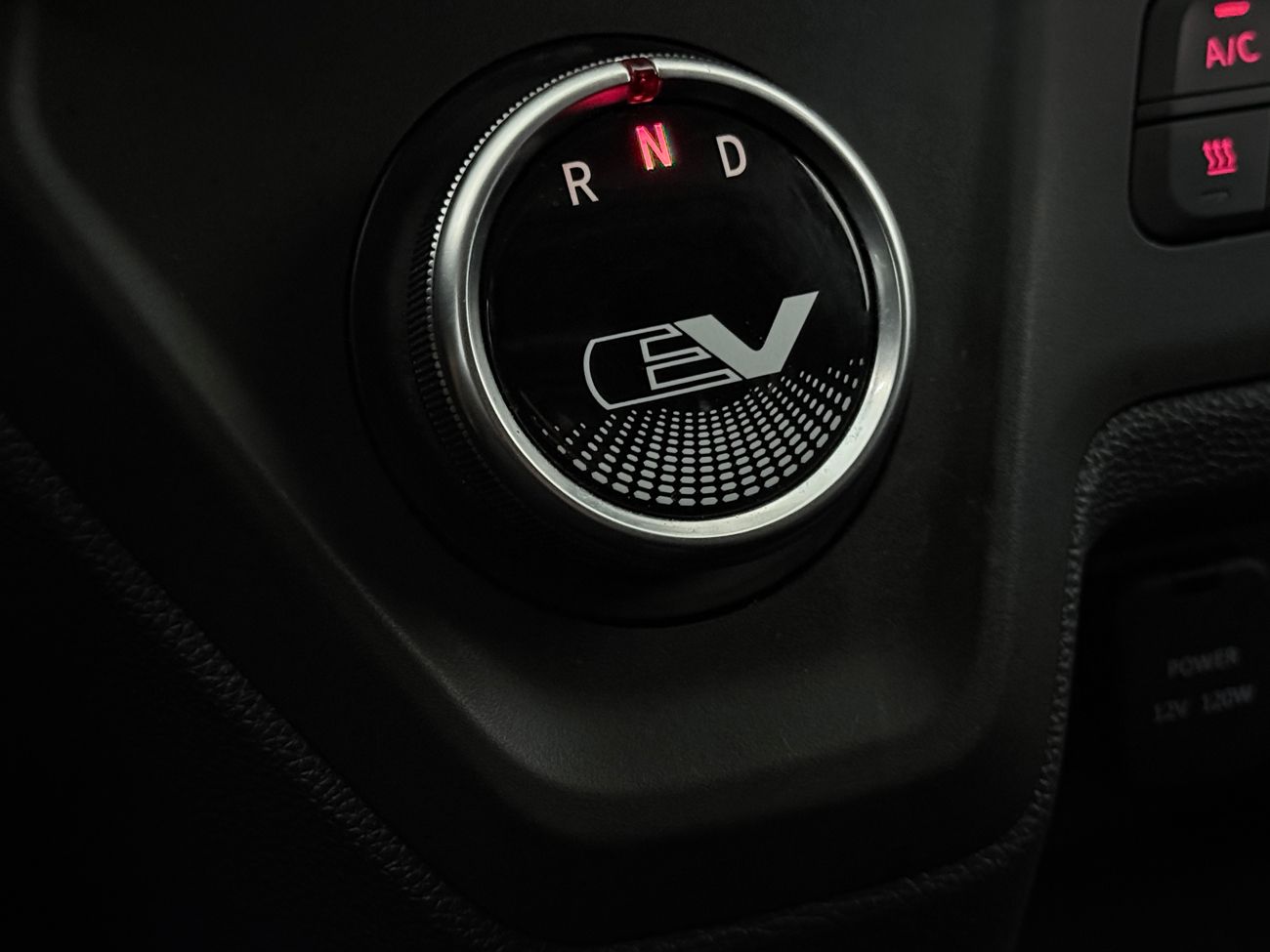 Maxus e-Deliver 3 52.5 kWh L1H1 CCS Backkamera CarPlay Blåtand Moms/Leasing 122hk – bild 21 av 23