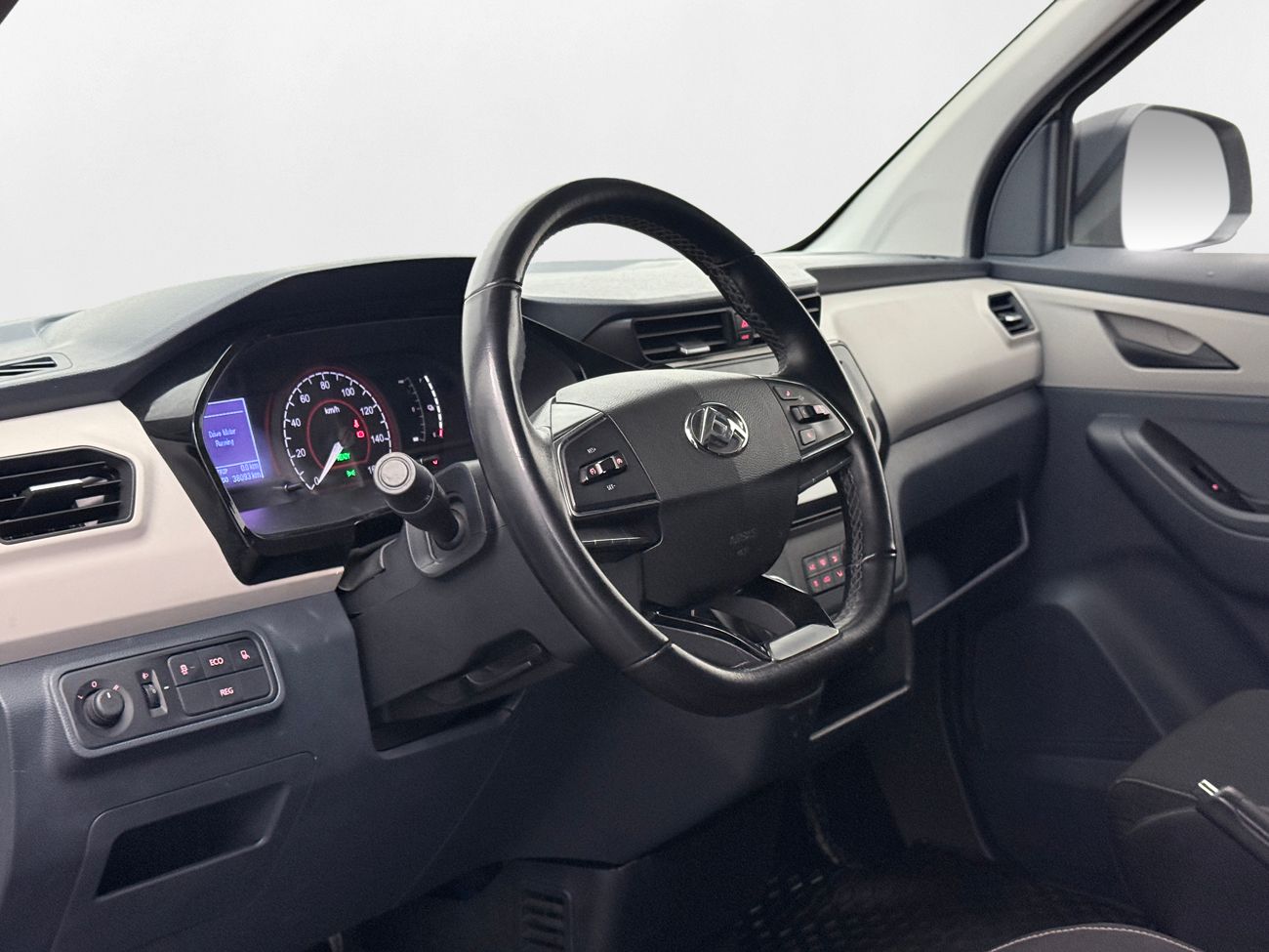 Maxus e-Deliver 3 52.5 kWh L1H1 CCS Backkamera CarPlay Blåtand Moms/Leasing 122hk – bild 15 av 23