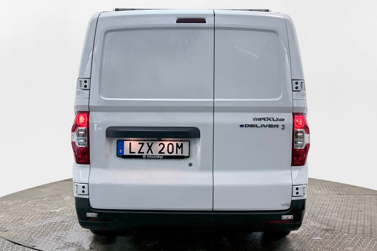 Maxus e-Deliver 3 52.5 kWh L1H1 CCS Backkamera CarPlay Blåtand Moms/Leasing 122hk – bild 8 av 23