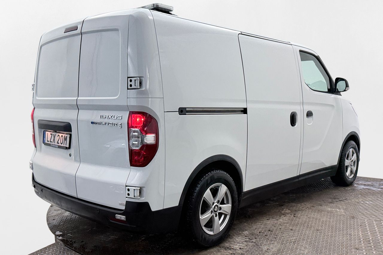 Maxus e-Deliver 3 52.5 kWh L1H1 CCS Backkamera CarPlay Blåtand Moms/Leasing 122hk – bild 7 av 23
