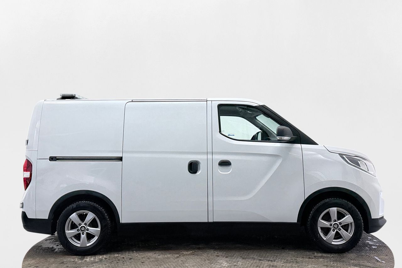 Maxus e-Deliver 3 52.5 kWh L1H1 CCS Backkamera CarPlay Blåtand Moms/Leasing 122hk – bild 5 av 23