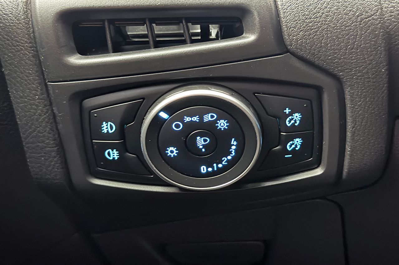 Ford Focus Kombi 2.0 TDCi Titanium Automat Dragkrok P-Sensorer 150hk – bild 25 av 27