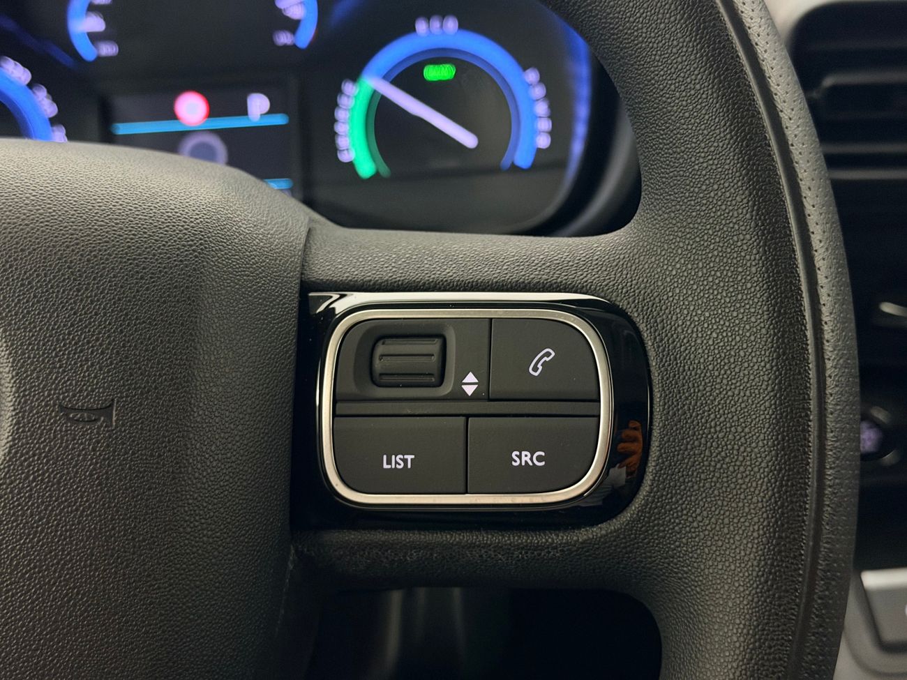 Fiat Doblo-e 50 kWh CCS Head-Up Kamera P-Sens 3-sits 2xSidodörr NY BIL 136hk – bild 19 av 27