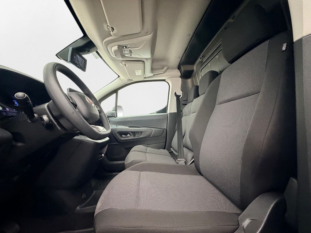 Fiat Doblo-e 50 kWh CCS Head-Up Kamera P-Sens 3-sits 2xSidodörr NY BIL 136hk – bild 14 av 27