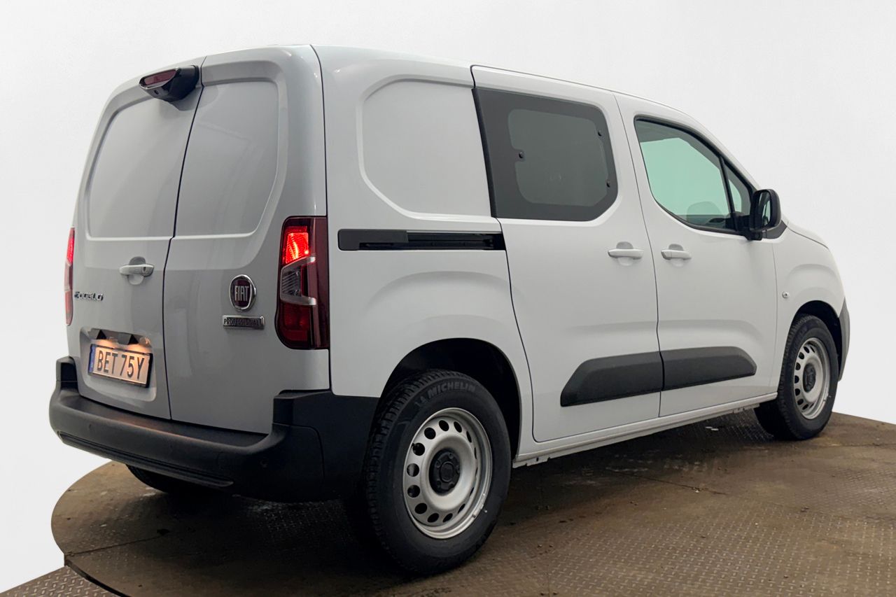 Fiat Doblo-e 50 kWh CCS Head-Up Kamera P-Sens 3-sits 2xSidodörr NY BIL 136hk – bild 5 av 27