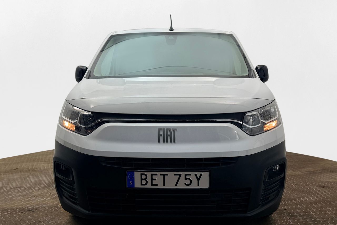 Fiat Doblo-e 50 kWh CCS Head-Up Kamera P-Sens 3-sits 2xSidodörr NY BIL 136hk – bild 2 av 27