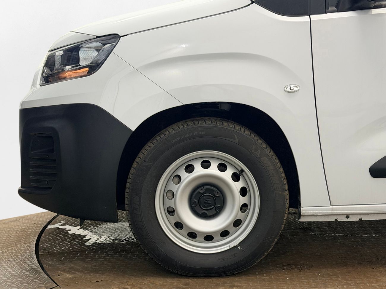 Fiat Doblo-e 50 kWh CCS Head-Up Kamera P-Sens 3-sits 2xSidodörr NY BIL 136hk – bild 10 av 27