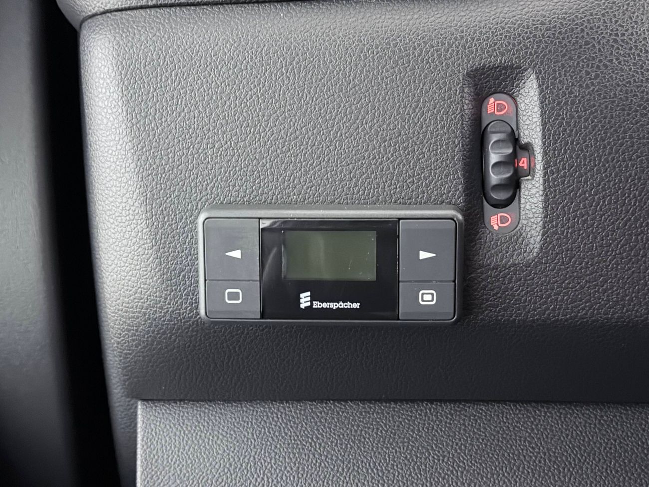 Nissan Interstar Skåp L2H2 3.5t 2.3 3-sits Dragkrok Värmare Moms/Leasing 150hk – bild 15 av 23
