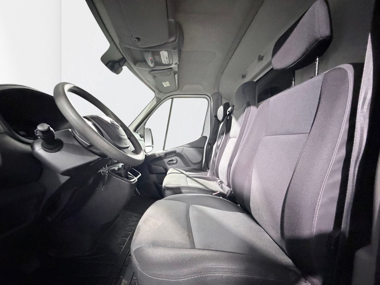 Nissan Interstar Skåp L2H2 3.5t 2.3 3-sits Dragkrok Värmare Moms/Leasing 150hk – bild 11 av 23