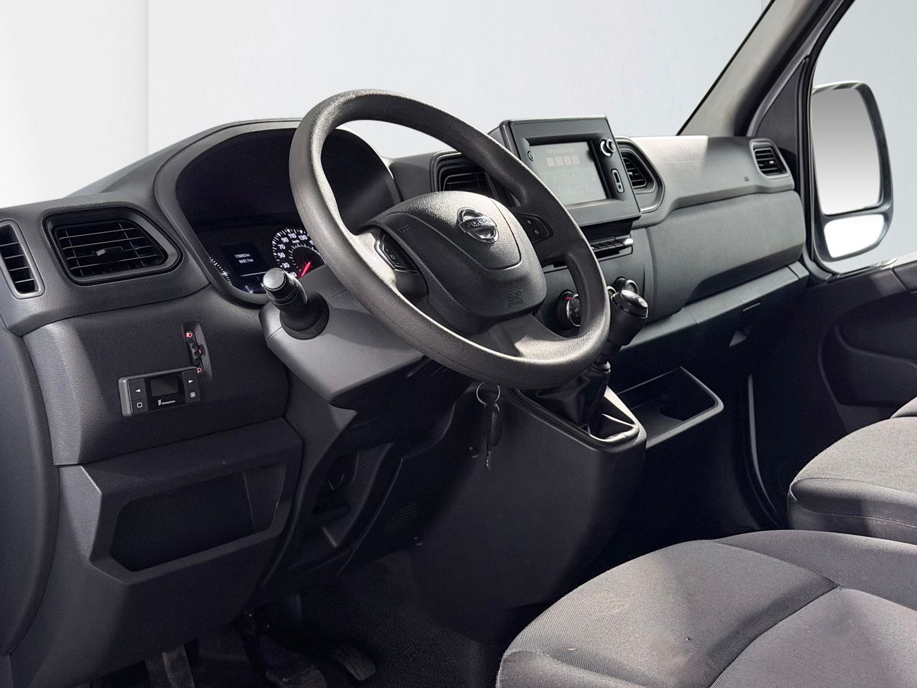 Nissan Interstar Skåp L2H2 3.5t 2.3 3-sits Dragkrok Värmare Moms/Leasing 150hk – bild 12 av 23