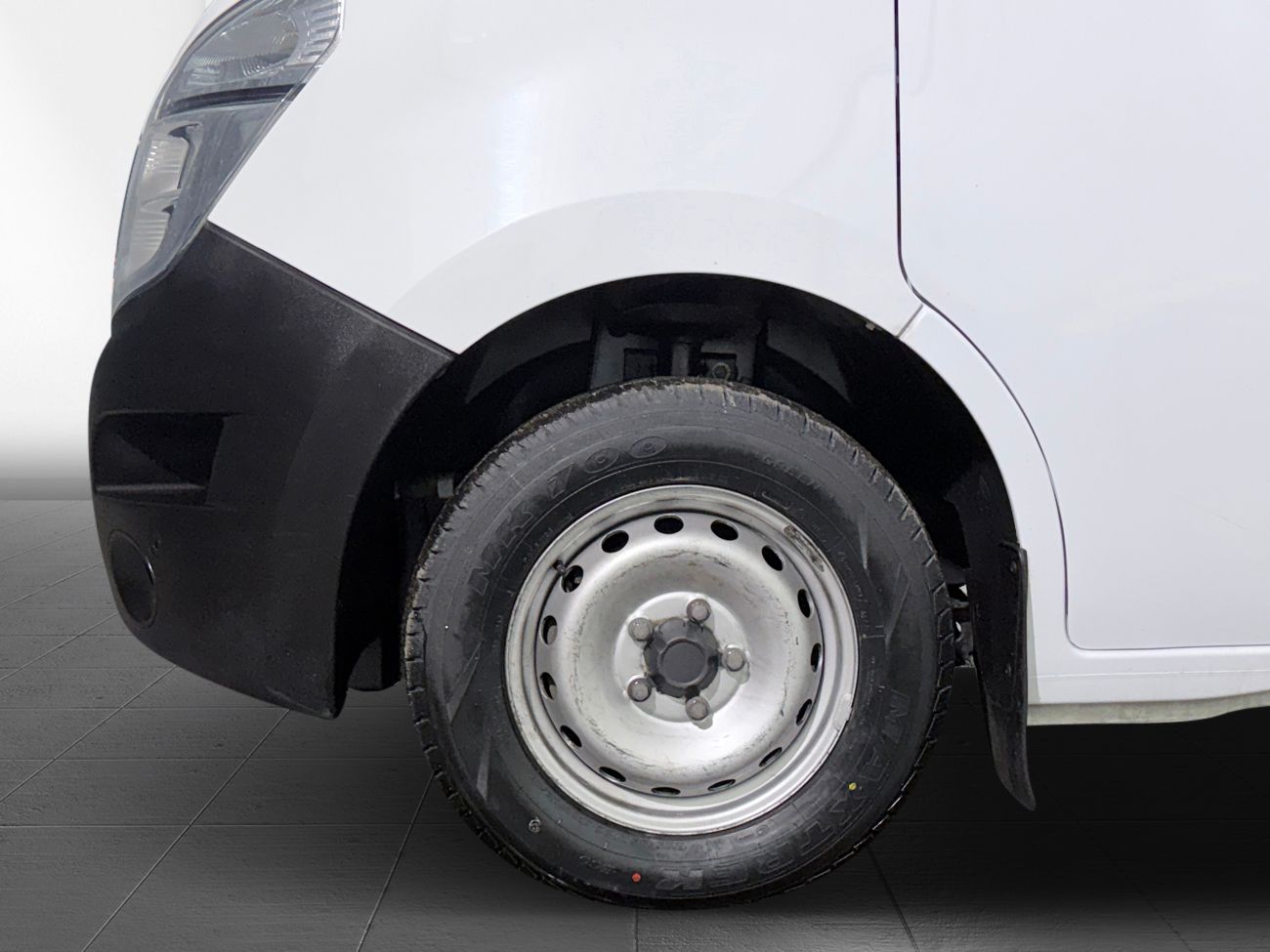 Nissan Interstar Skåp L2H2 3.5t 2.3 3-sits Dragkrok Värmare Moms/Leasing 150hk – bild 10 av 23