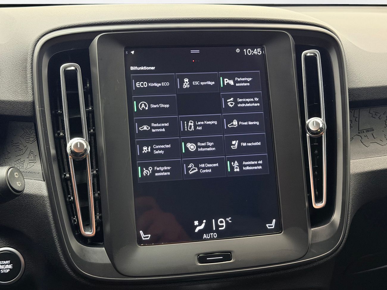 Volvo XC40 T3 Automat Delläder P-Sensorer Värmare Moms/Leasing 163hk – bild 17 av 23