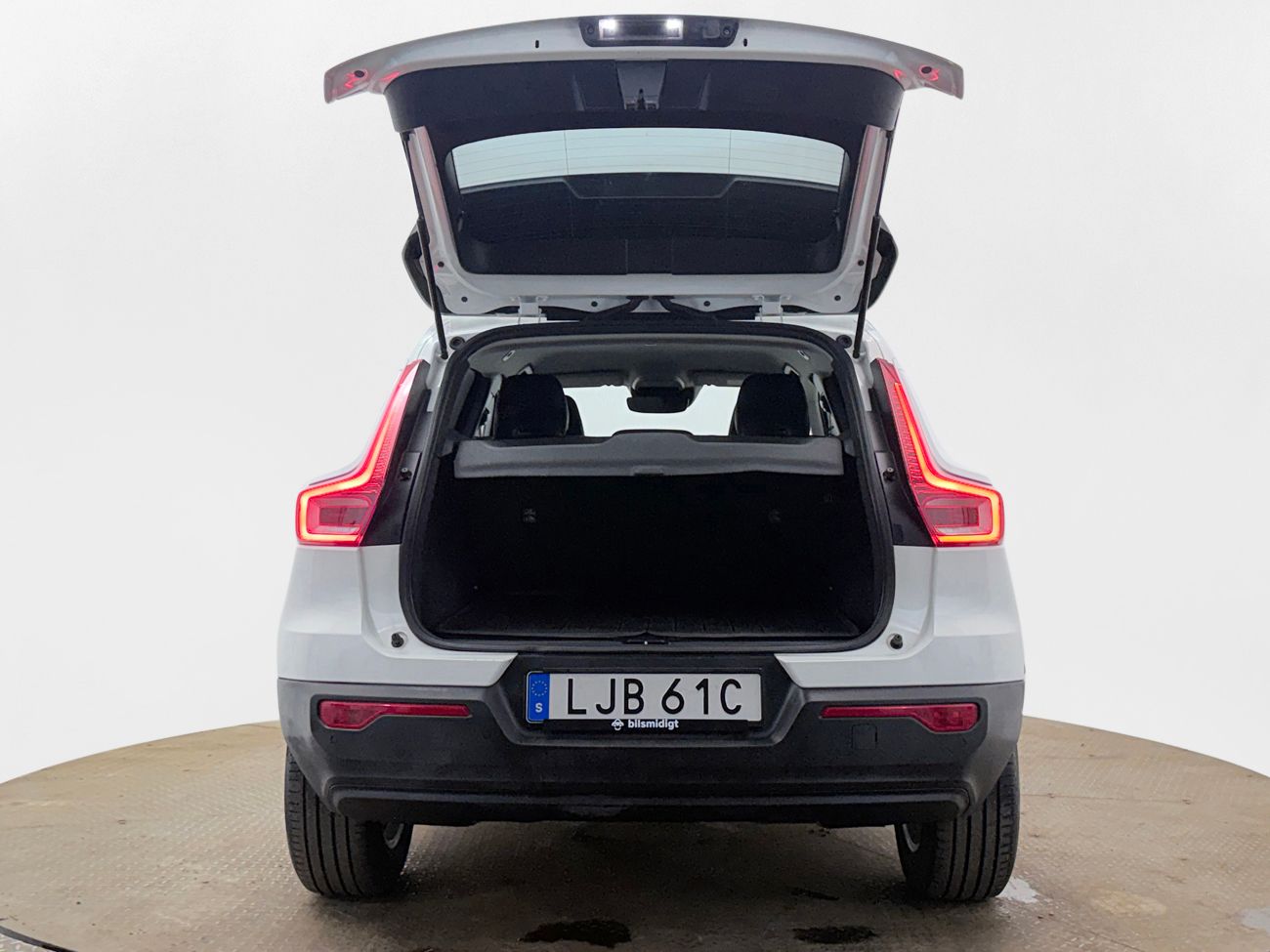 Volvo XC40 T3 Automat Delläder P-Sensorer Värmare Moms/Leasing 163hk – bild 6 av 23