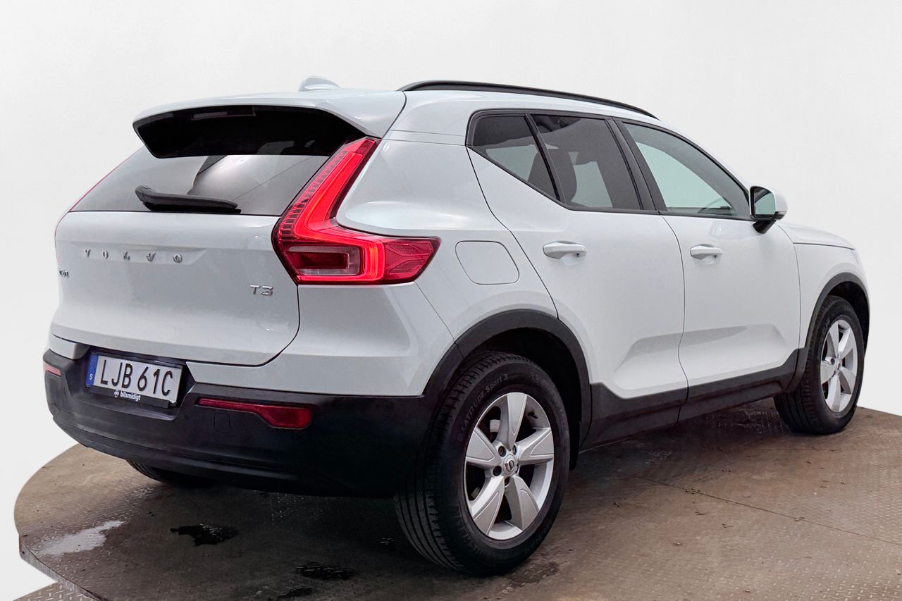 Volvo XC40 T3 Automat Delläder P-Sensorer Värmare Moms/Leasing 163hk – bild 4 av 23