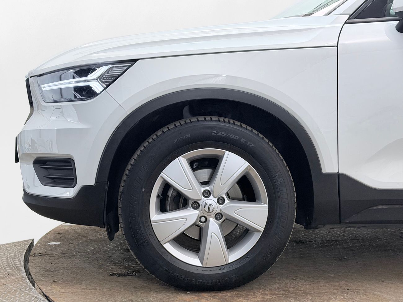 Volvo XC40 T3 Automat Delläder P-Sensorer Värmare Moms/Leasing 163hk – bild 9 av 23