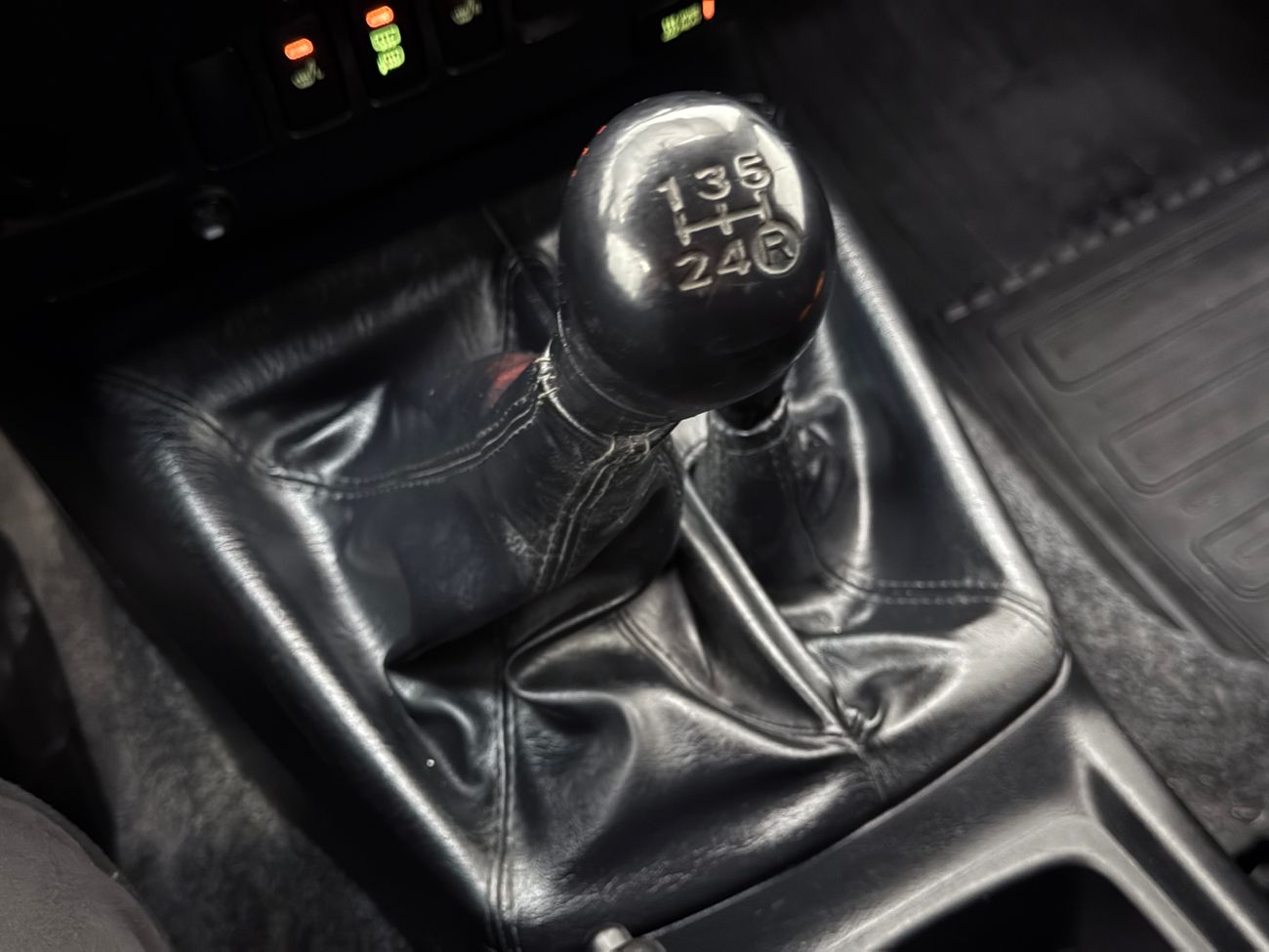 Toyota Hilux Dubbelhytt 2.5 4x4 5-sits Flakkåpa Serviceinredning Dragkrok Moms/Leasing 144hk – bild 21 av 23