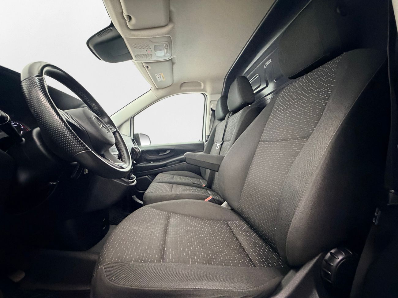 Mercedes-Benz Vito 110 CDI 2.8t L2 Lång Dragkrok Backkamera Farthållare 3-sits Moms/Leasing 102hk – bild 11 av 24