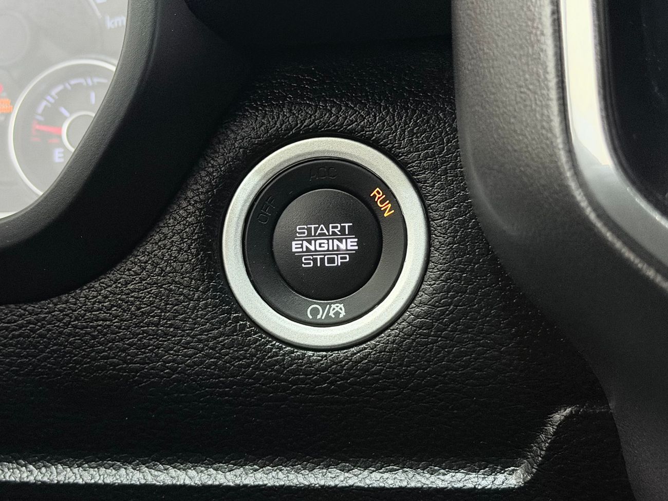 Dodge RAM 1500 Crew Cab 5.7 V8 HEMI Laramie NIGHT Panorama 360° Kameravy Navigation H/K Moms/Leasing 395hk – bild 26 av 35